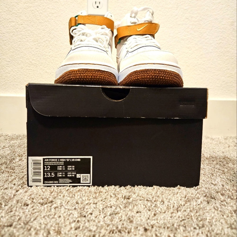Air Force 1 High 07 LV8 EMB. DS SIZE 12. WHITE AND CREAM LEATHER.